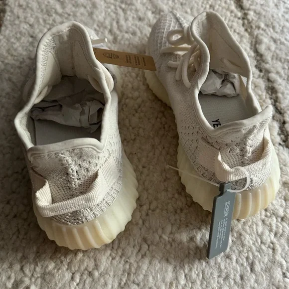 NWT adidas Yeezy Yeezy Boost 350 V2 "Bone"
sneakers - Picture 3 of 5